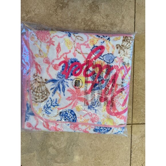 Lilly Pulitzer Clear Plastic Beach Tote & Beach Chair Towel Cover In Barefoot Be - Picture 8 of 9